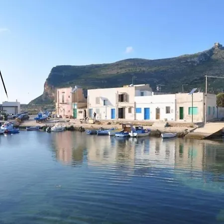 Il Cubo, monovano col mare su tre fronti.-2